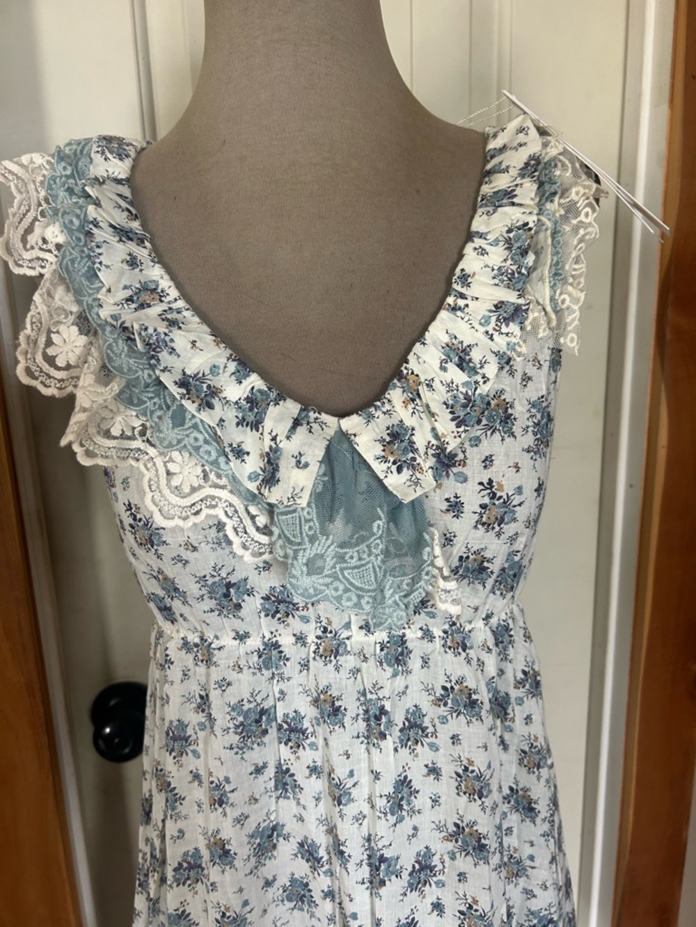 Dress - Picture 2 of 16